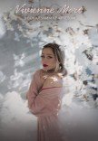 Vivienne Mort с вокальным квартетом