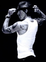 RHCP отложили начало концертного тура