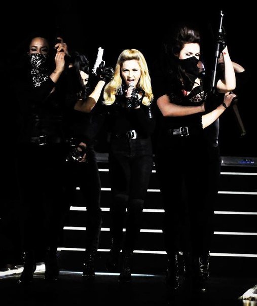 На видео запечатлели начало концерта Мадонны